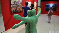 Tidak semua karya baru, banyak karya lama yang sesuai tema ditampilkan kembali di pameran seni rupa ini.