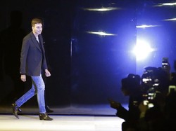 Hedi Slimane Tinggalkan Celine, Desainer Pengganti Langsung Diumumkan