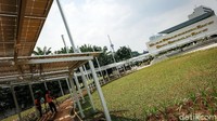 Taman Energi yang berisi panel surya berada di sisi utara gedung MPR/DPR/DPD.