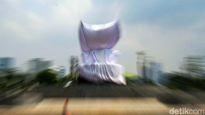 Kesetjenan DPR membangun Patung Garuda Pancasila di Kompleks Parlemen, Jakarta. Proyek ini menelan biaya sekitar Rp 700 juta.