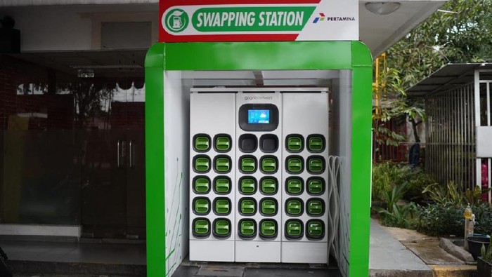 Pertamina Kembangkan 7 Tempat Tukar Baterai Motor Listrik di Jakarta