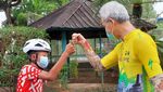 Pesepeda SMP yang Gowes Cilacap-Semarang Bertemu Ganjar