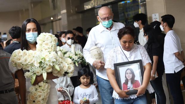 Prosesi Kremasi Jenazah Laura Anna