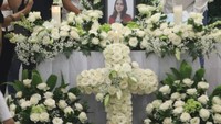 Sebelum prosesi itu dilakukan, keluarga melakukan upacara tutup peti. Foto: Palevi/detikcom
