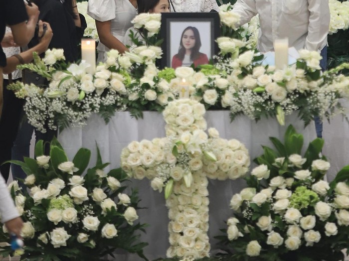Prosesi Kremasi Jenazah Laura Anna