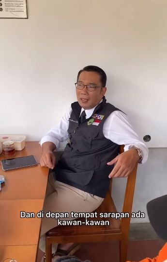 Ridwan Kamil Ajak Kurir Makanan Sarapan Bubur Ayam