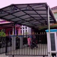 Terlihat pula rumah-rumah dengan desain yang lebih modern. Rumah tersebut dicat dengan warna yang lebih terang dan mencolok. (Foto: YouTube/Jejak Bang Ibra)