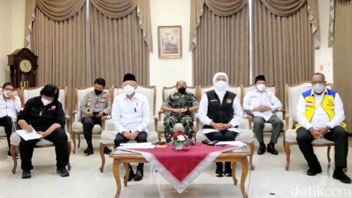 Gunung Semeru kembali erupsi. Wapres Ma'ruf Amin pun batal mengunjungi posko pengungsian di Gunung Semeru. Agenda kunjungan diganti dengan teleconference.
