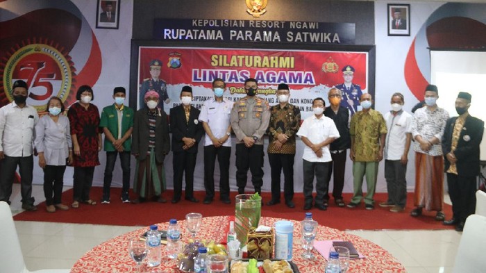 Menjelang momen Nataru, berbagai persiapan dilakukan di Ngawi. Sejumlah tokoh lintas agama dilibatkan untuk terciptanya situasi kondusif.