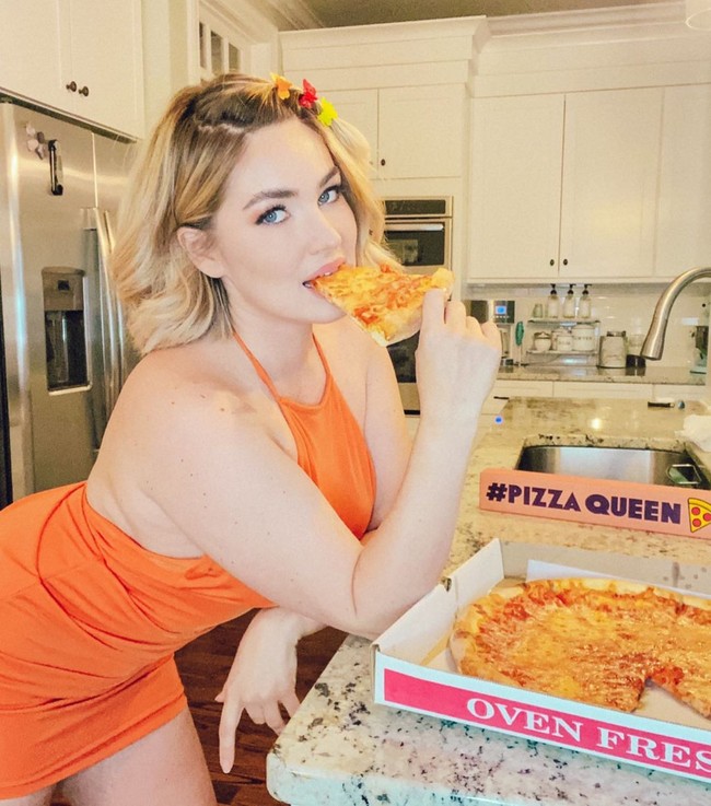 Sebenarnya Stephanie cukup ketat dalam menjaga pola makannya. Tapi karena harus punya banyak gas dalam perut ia perlu mengonsumsi makanan-makanan tertentu seperti kacang-kacangan, muffin berprotein, yoghurt, telur rebus, dan terkadang minuman protein. Foto: Instagram @stepankamatto