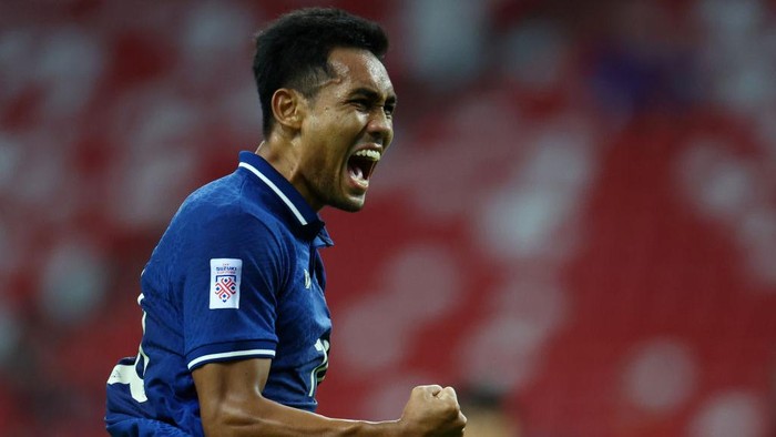 SINGAPORE, SINGAPORE - DECEMBER 11: Teerasil Dangda #10 of Thailand celebrates after scoring the first goal against Myanmar during the first half of their AFF Suzuki Cup Group A game at the National Stadium on December 11, 2021 in Singapore. (Photo by Yong Teck Lim/Getty Images)