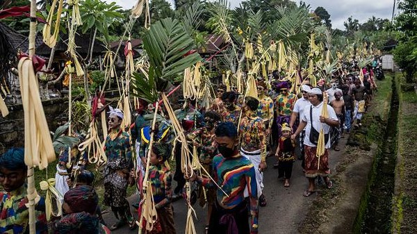 Tradisi Mewarnai Diri Untuk Mengusir Roh Jahat Di Bali 8274