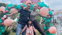 Mereka juga terlihat kompak di hari ulang tahun sang putri. Foto: dok instagram vennamelindareal