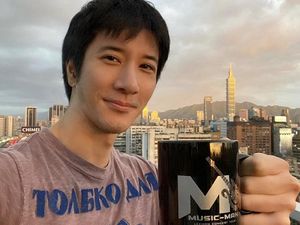 Warganet Ungkap Skandal Lama Wang Leehom dan Kelly Chen