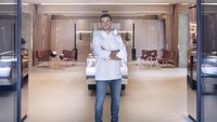 Damiano Carrara begitu senang saat membuka toko kue dengan nama dirinya. Ia mengucapkan terima kasih pada antusiasme penggemarnya yang begitu tinggi.
