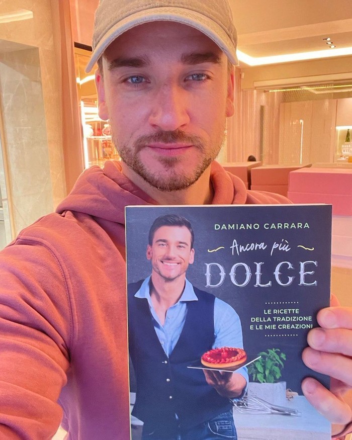 10 Potret Pastry Chef Ganteng Damiano Carrara dengan Kreasinya 10 Potret Pastry Chef Ganteng Damiano Carrara dengan Kreasinya