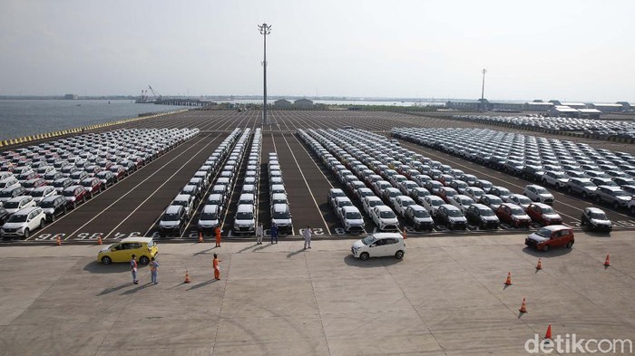 Pelabuhan Patimban di Subang, Jawa Barat, resmi dikelolah PT. PPI. Hari ini sebanyak 1.200 kendaraan mobil diekspor perdana hari ini melalui Pelabuhan Patimban.