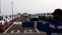 Pelabuhan Patimban di Subang Jawa Barat resmi dikelola pihak swasta hari ini. Pengalihan operator ini ditandai dengan proses hand over ceremony dan melakukan ekspor perdana kendaraan di Pelabuhan Patimban.