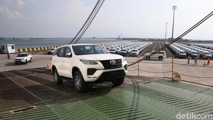 1.200 Mobil Diekspor Perdana Melalui Pelabuhan Patimban Pelabuhan Patimban di Subang, Jawa Barat, resmi dikelolah PT. PPI. Hari ini sebanyak 1.200 kendaraan mobil diekspor perdana hari ini melalui Pelabuhan Patimban.