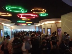 Rela Berjam-jam Antre Tiket Spider-Man: No Way Home di Magelang