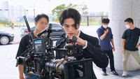 Lee Dong Wook berperan sebagai Ryu Su Yeol, seorang inspektur polisi yang kompeten tapi dipertanyakan etikanya dalam bekerja. Foto: (dok. Instagram @tvn_drama)