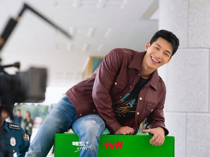 Lee Dong Wook dalam drama Korea Bad and Crazy Lee Dong Wook dalam drama Korea Bad and Crazy
