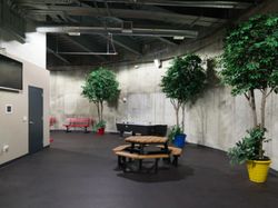 Mengintip Isi Bungker Mewah Anti-Kiamat, Punya Kolam Renang hingga Bioskop