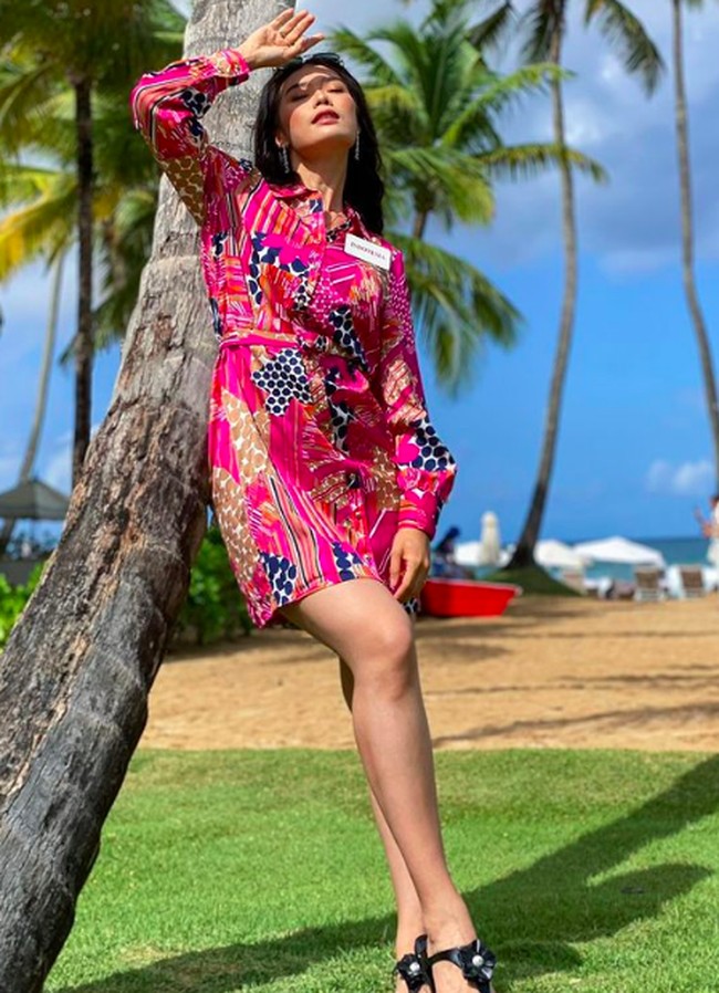 Inilah potret Carla di Puerto Rico sambil menikmati matahari di negara tropis itu. Foto: dok. Instagram/@carlayules