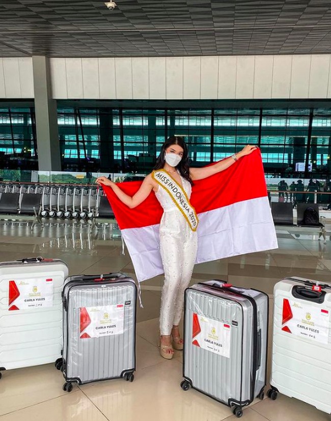 Inilah potret Carla pada November yang tampak bersemangat saat akan bertolak ke Puerto Rico, tempat dilaksanakannya Miss World 2021. Foto: dok. Instagram