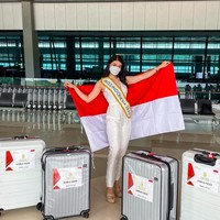 Inilah potret Carla pada November yang tampak bersemangat saat akan bertolak ke Puerto Rico, tempat dilaksanakannya Miss World 2021. Foto: dok. Instagram