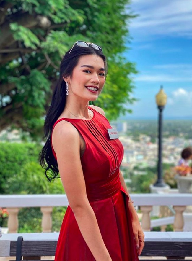 Carla Yules, Miss World Indonesia 2021 sejak beberapa minggu lalu telah berada di Puerto Rico untuk menjalani berbagai aktivitas menjelang malam penobatan Miss World 2021. Sayangnya, hal buruk yang tidak diinginkan terjadi. Carla dan sejumlah wakil dari berbagai negara lainnya terinfeksi virus Corona. Foto: dok. Instagram/@carlayules
