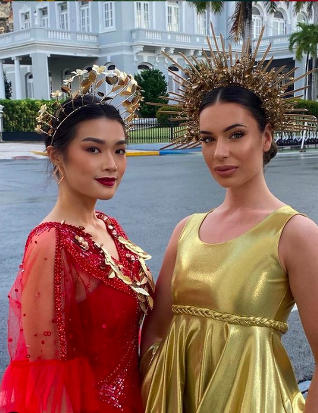 Sebelum malam puncak Miss World, para finalis melakukan beragam aktivitas dan sejumlah bakat mereka. Dalam foto ini, Carla mengaku menunjukkan tari tradisional. Wanita 25 tahun itu tampak mengenakan hiasan kepala tradisional. Foto: dok. Instagram/@carlayules