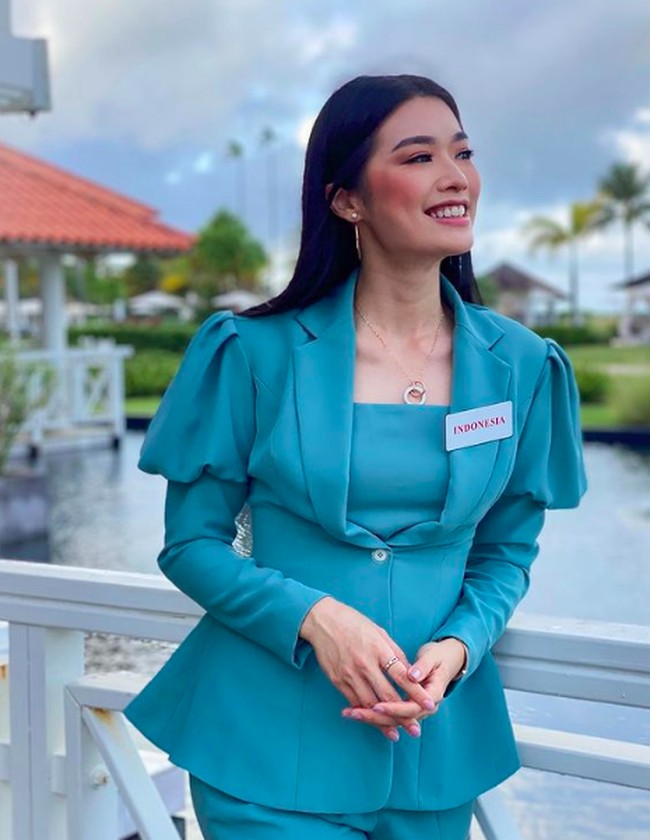 Sayangnya menjelang malam final pada 16 Desember, Carla Yules dinyatakan positif Corona. Tak hanya Carla, wakil dari Malaysia Lavanya Sivaji juga terpapar Covid. Foto: dok. Instagram/@carlayules