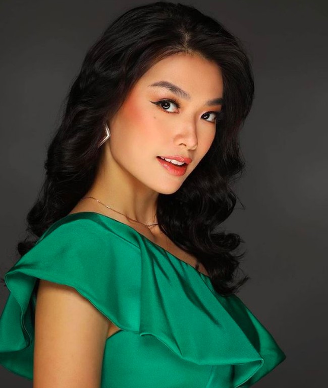 Baru-baru ini, Carla baru saja mengunggah foto final headshot untuk kebutuhan Miss World 2021. Karena tingginya angka Covid, pelaksanaan malam penobatan Miss World 2021 akhirnya ditunda hingga 90 hari ke depan. Foto: dok. Instagram/@carlayules