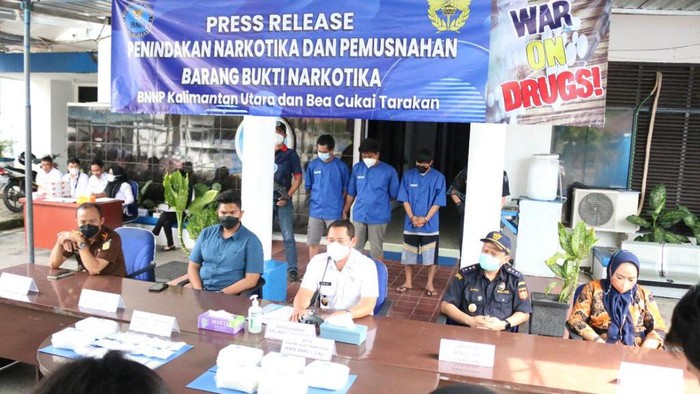 Dua upaya penyelundupan narkotika dari Malaysia digagalkan Bea Cukai Tarakan dan BNNP Kaltara. Sebanyak 3 pelaku ditangkap terkait dua kasus tersebut. (dok Istimewa)