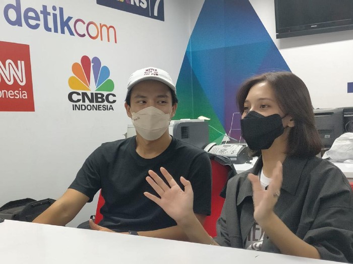 Film garapan terbaru karya Ernest Prakarsa Teka-Teki Tika akan tayang serentak di bioskop Tanah Air 23 Desember 2021
