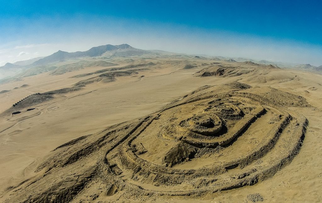 Foto udara dari Kompleks ArkeoastronomiChankillo, Lembah Chasma, Peru.