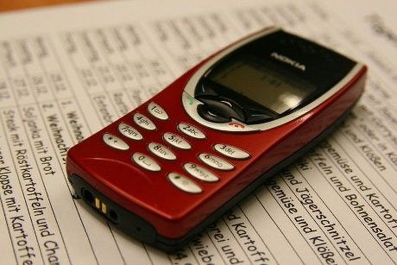 fotoinet ponsel jadul hitam putih