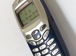 Nostalgia Ponsel Hitam Putih yang Pernah Bikin Keren Penggunanya