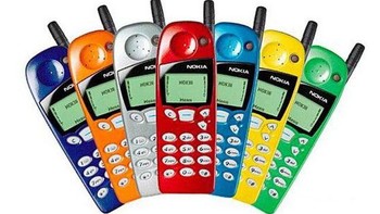 Nokia 5110 dengan warna warni cerianya. (istimewa/phonearena)
