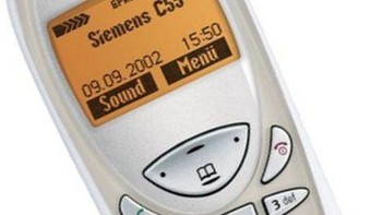 Salah satu ponsel favorit di masa kejayaan Siemens. Rilis tahun 2002, ini adalah Siemens C55. (istimewa/phonearena)