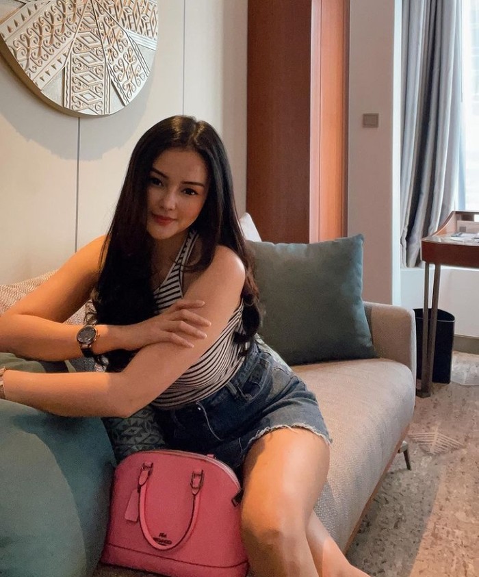 Galeri Adelia Zizi 10 Momen Adelia Zizi Saat Hangout di Kafe hingga Mancing Ikan