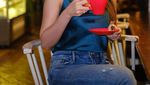 10 Momen Adelia Zizi Saat Hangout di Kafe hingga Mancing Ikan