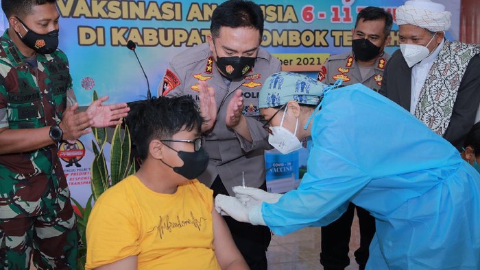 Provinsi Nusa Tenggara Barat (NTB) mulai melakukan vaksinasi Covid-19 untuk anak usia 6-11 tahun pada Kamis (16/12) guna melindungi generasi penerus bangsa.