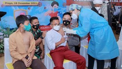 Provinsi Nusa Tenggara Barat (NTB) mulai melakukan vaksinasi Covid-19 untuk anak usia 6-11 tahun pada Kamis (16/12) guna melindungi generasi penerus bangsa.