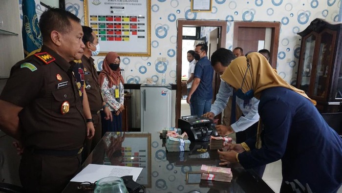Guru honorer di Mojokerto Ganti dana program nasional pemberdayaan masyarakat mandiri pedesaan (PNPM MP)  56 Persen Kerugian Negara