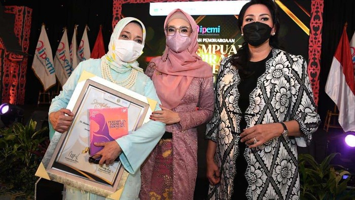 Anugerah penghargaan perempuan inspirasi Indonesia kembali digelar. Kegiatan ini untuk mendorong perempuan Indonesia untuk terus berprestasi dan berkarya.