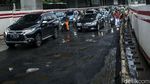 Jalan Rasuna Said Berlubang dan Tergenang