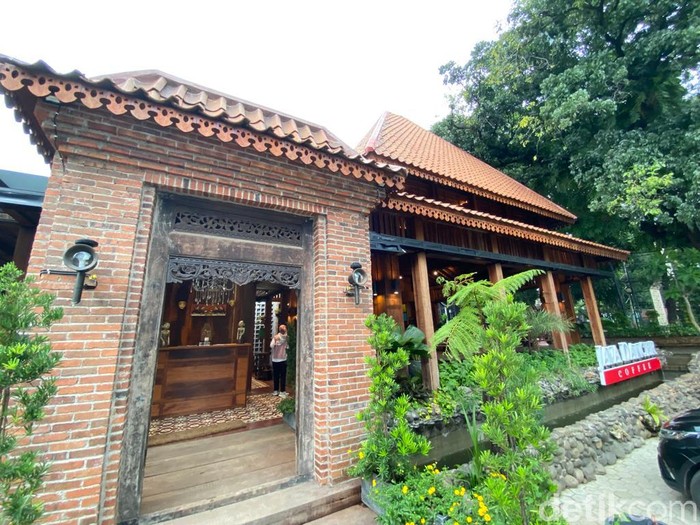Java Dancer Coffee: Sego Rawon dan Kopi Kintamani di Coffee Shop 'Rasa' Malang