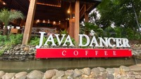 Java Dancer Coffee berlokasi di Jl. KH. Ahmad Dahlan No.23A, Kebayoran Baru. Coffee shop ini awalnya berdiri di Malang, Jawa Timur pada tahun 2008.